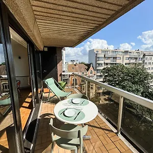 https://modern-appartement-met-groot-terras-en-zicht-op-park.hotelsghent.com